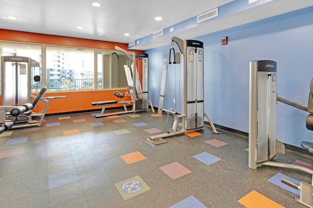 exercise room featuring recessed lighting, visible vents, and baseboards