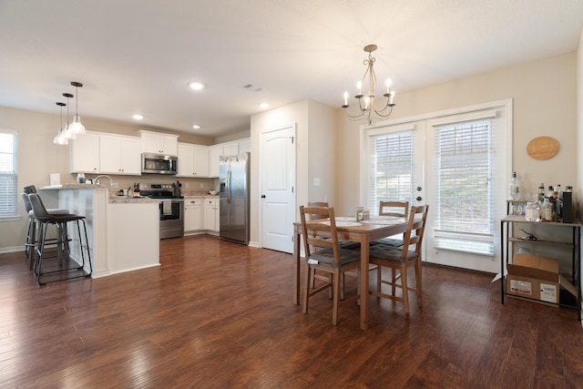 dining space with visible vents, baseboards, recessed lighting, dark wood-style floors, and a notable chandelier