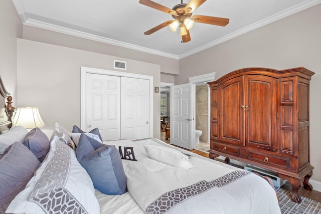 bedroom with visible vents, connected bathroom, ornamental molding, a closet, and a ceiling fan