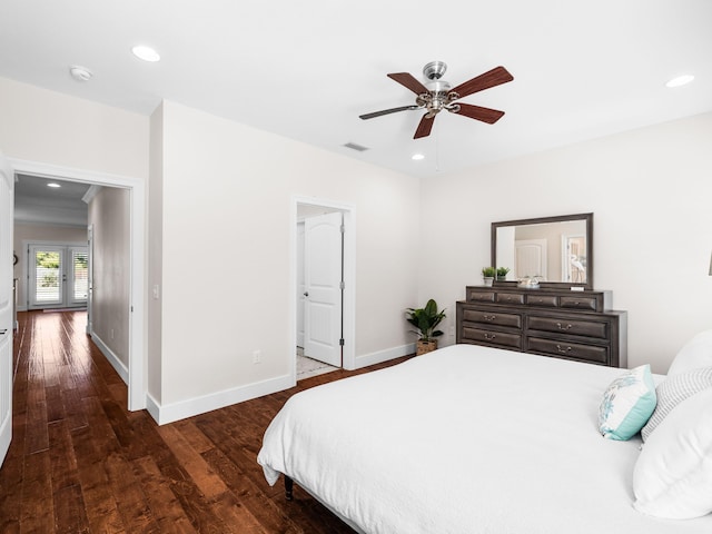 bedroom featuring wood finished floors, visible vents, baseboards, recessed lighting, and ceiling fan