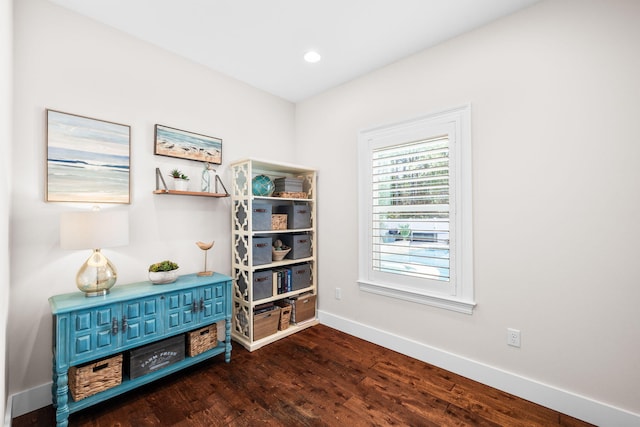 interior space with dark wood finished floors, recessed lighting, and baseboards