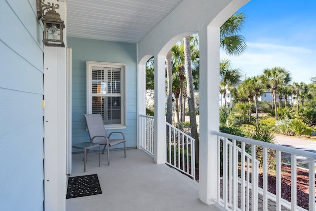 balcony featuring covered porch