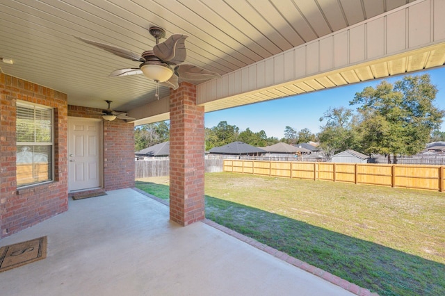 view of patio featuring a fenced backyard and ceiling fan