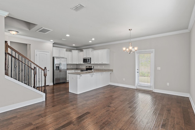 kitchen with a peninsula, dark wood-style flooring, visible vents, a kitchen breakfast bar, and appliances with stainless steel finishes