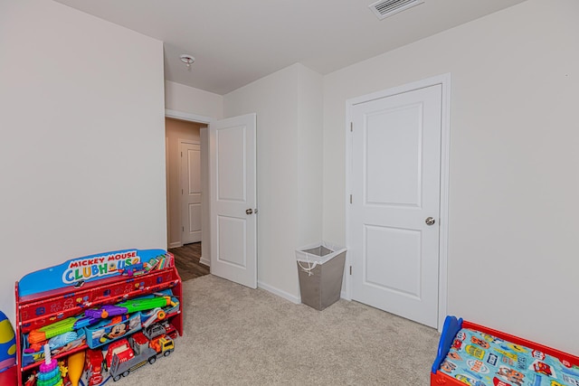 playroom with visible vents and carpet
