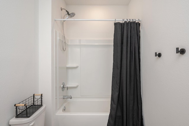 bathroom featuring toilet and shower / bath combo with shower curtain