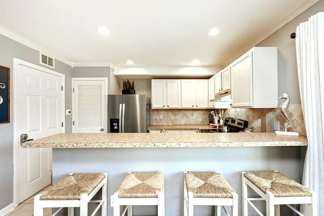 4000 Gulf Terrace Dr Unit 131, Destin, FL 32541 - kitchen featuring tasteful backsplash, visible vents, under cabinet range hood, light countertops, and stainless steel appliances
