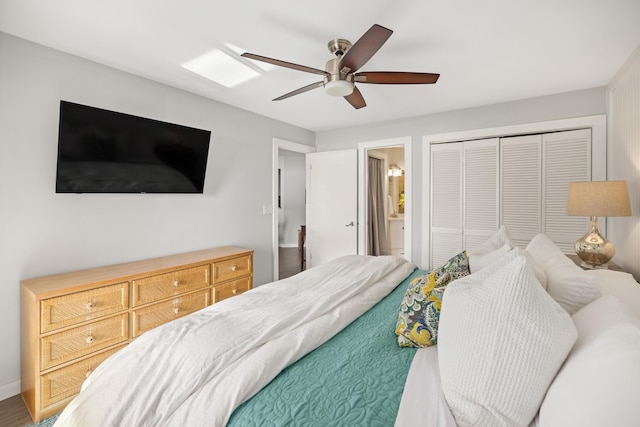 bedroom featuring connected bathroom, a ceiling fan, and a closet