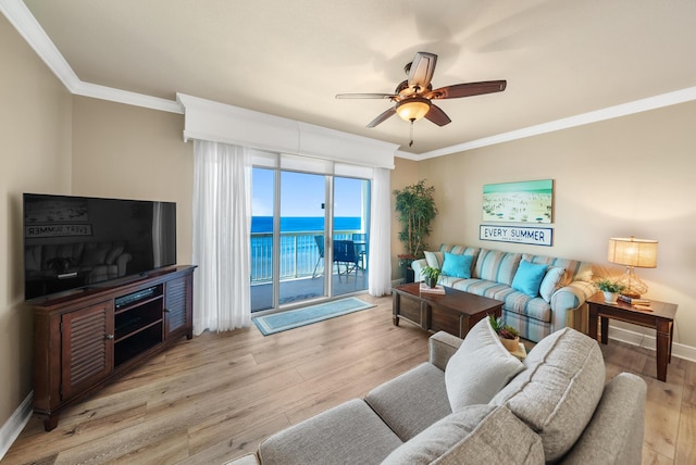 living area featuring crown molding, light wood-style flooring, baseboards, and ceiling fan