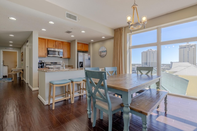 dining room featuring recessed lighting, visible vents, baseboards, dark wood-style floors, and an inviting chandelier