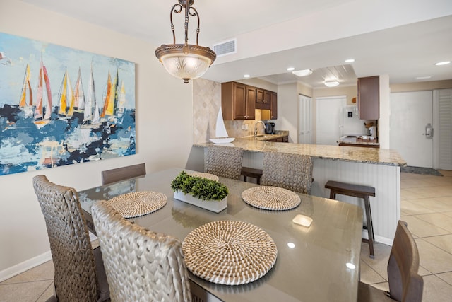 dining space featuring light tile patterned floors, visible vents, recessed lighting, and baseboards