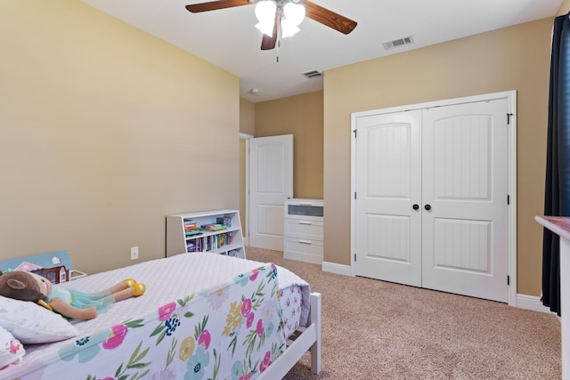 bedroom featuring ceiling fan, visible vents, a closet, and light carpet