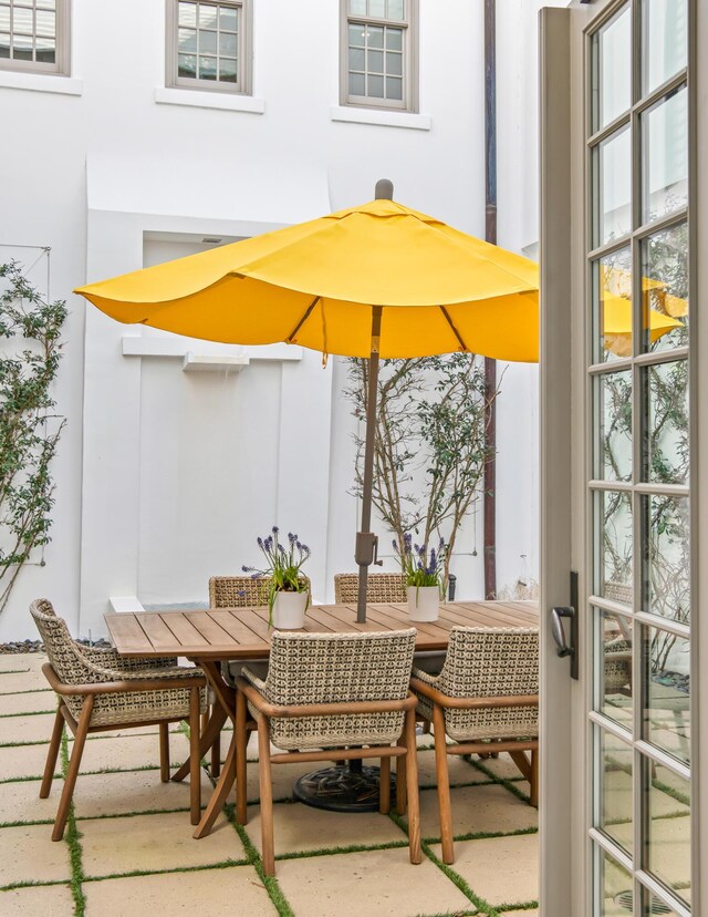 balcony featuring a patio and outdoor dining area