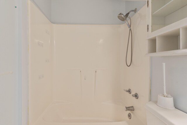 1634 N Campbell Dr, Fort Walton Beach, FL 32547 - bathroom with washtub / shower combination and toilet