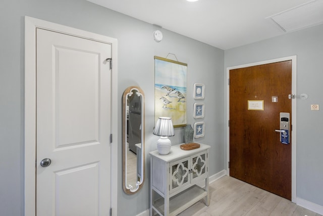 entryway featuring light wood finished floors, visible vents, and baseboards