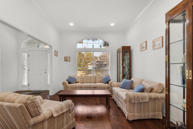 living room featuring recessed lighting, baseboards, dark wood-style floors, and crown molding