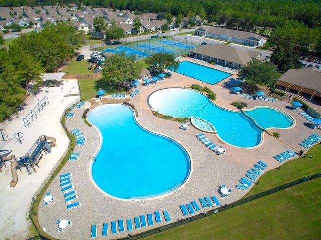 view of swimming pool