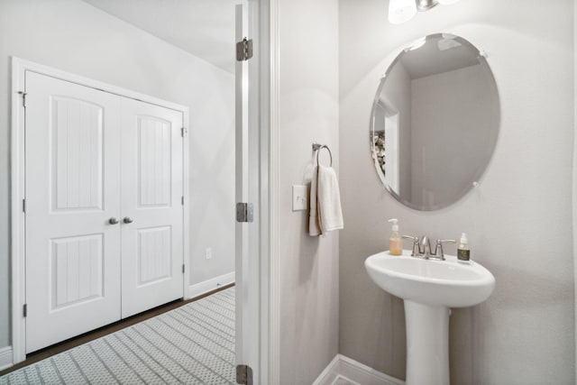 bathroom with baseboards