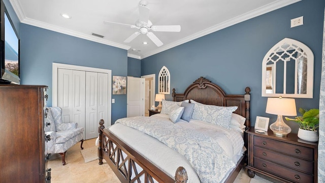 bedroom with visible vents, ceiling fan, ornamental molding, recessed lighting, and a closet