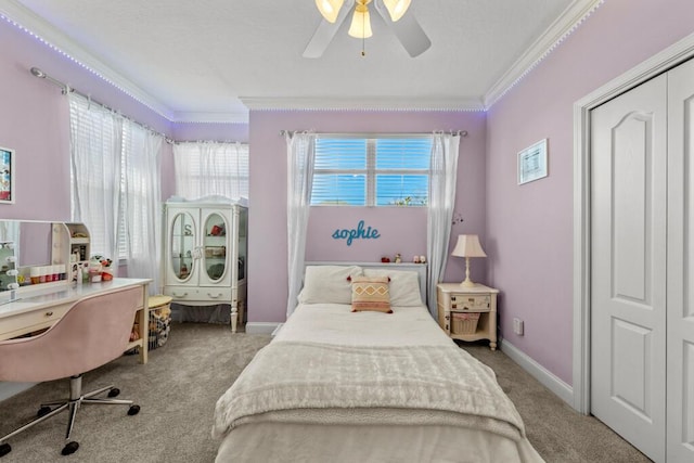 bedroom featuring baseboards, carpet, ornamental molding, and a ceiling fan