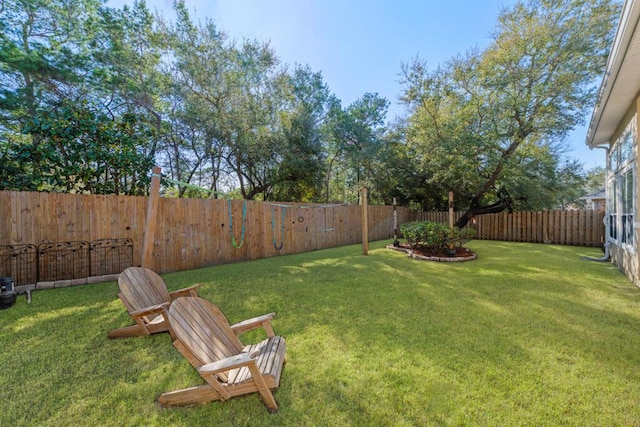 view of yard featuring a fenced backyard