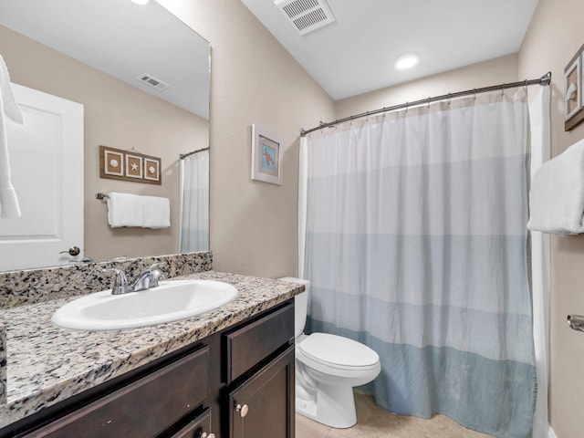 full bathroom featuring vanity, toilet, a shower with curtain, and visible vents