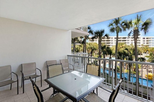 balcony with outdoor dining space