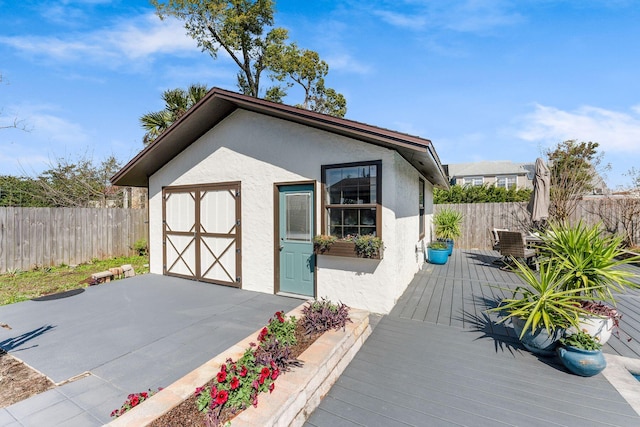 view of outdoor structure featuring an outbuilding and fence