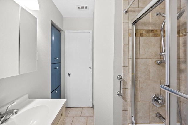 full bath featuring visible vents, bath / shower combo with glass door, and vanity