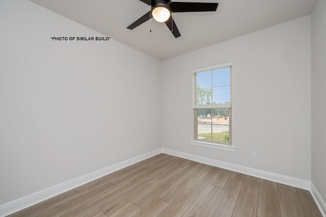 unfurnished room featuring light wood-style flooring, a ceiling fan, and baseboards