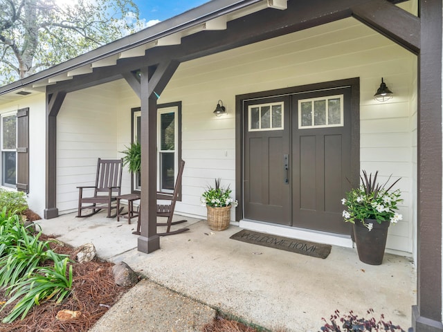 doorway to property with covered porch