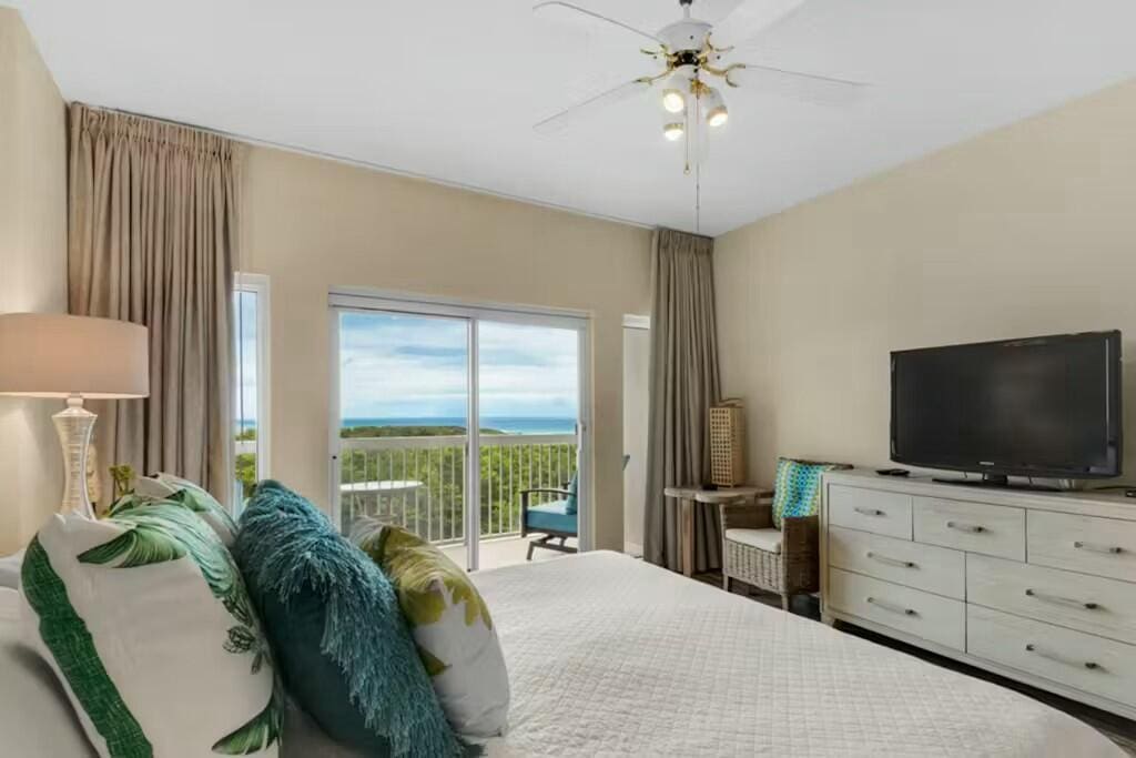 bedroom featuring access to exterior and a ceiling fan