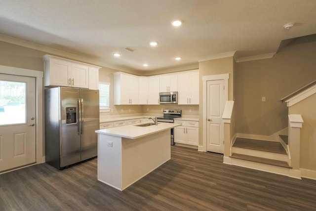 kitchen with dark wood-style floors, visible vents, stainless steel appliances, and a sink