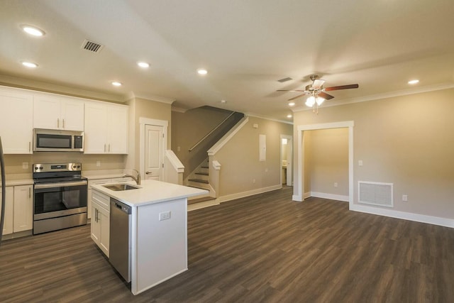 kitchen featuring a sink, ornamental molding, visible vents, and stainless steel appliances