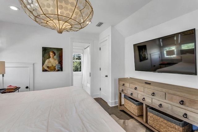 bedroom featuring visible vents, recessed lighting, baseboards, and wood finished floors