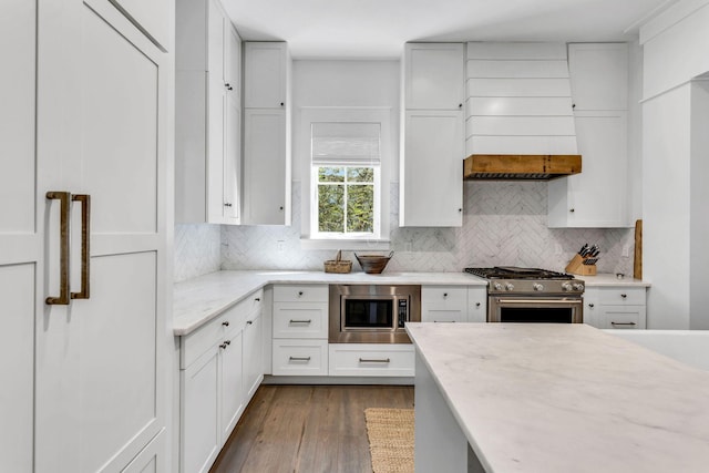 kitchen with backsplash, appliances with stainless steel finishes, dark wood-style floors, and white cabinetry