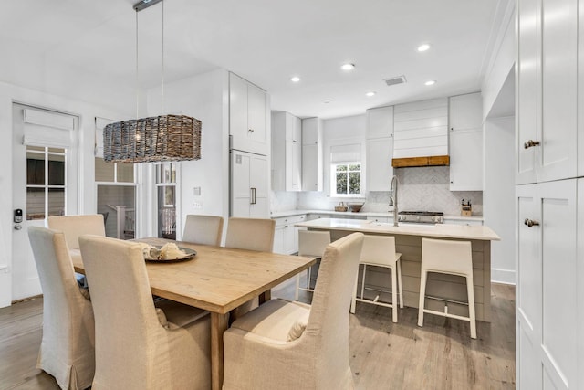 dining space with recessed lighting, visible vents, and light wood-type flooring