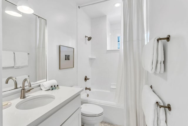 full bathroom featuring vanity, toilet, and shower / tub combo with curtain