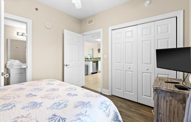 bedroom featuring a closet, baseboards, visible vents, and dark wood-style floors