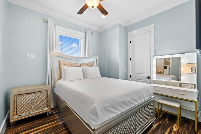 bedroom featuring crown molding, a ceiling fan, and wood finished floors