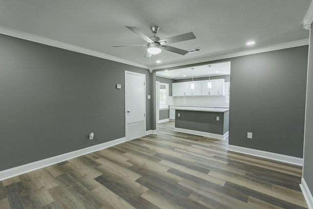 interior space featuring visible vents, baseboards, and ornamental molding