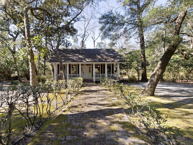 view of front facade featuring covered porch