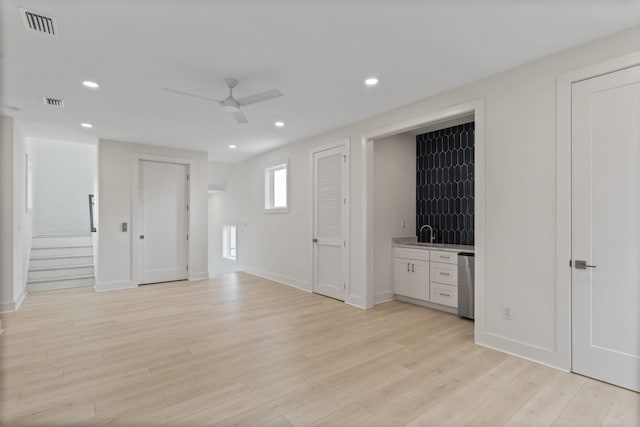 interior space featuring visible vents, a ceiling fan, recessed lighting, light wood finished floors, and indoor wet bar