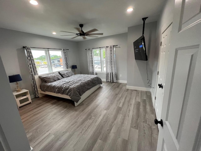 bedroom with recessed lighting, baseboards, light wood-style floors, and a ceiling fan