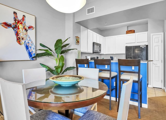 dining area with visible vents