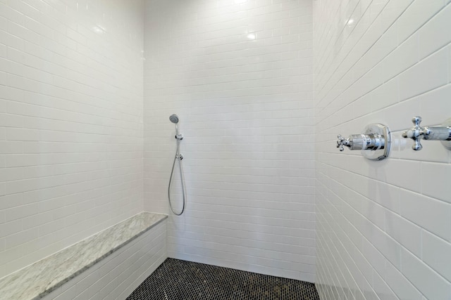 full bathroom featuring tiled shower