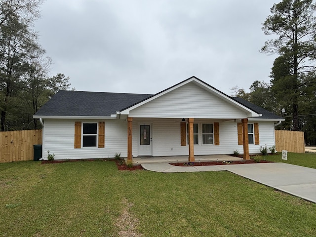 ranch-style house with a front lawn, a patio, fence, roof with shingles, and ceiling fan