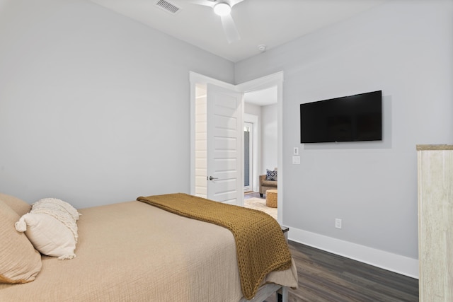 bedroom featuring ceiling fan, dark wood-style floors, visible vents, and baseboards