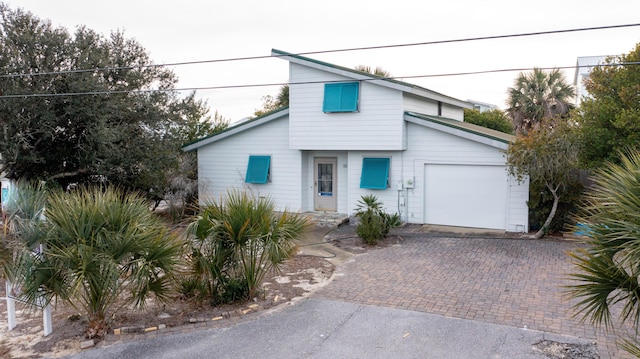 view of front of property featuring decorative driveway