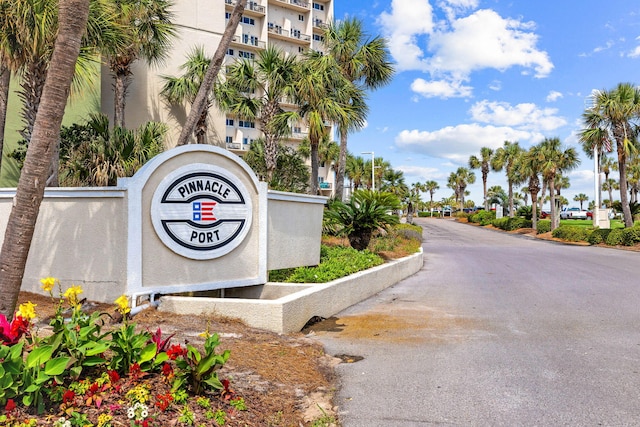 view of community / neighborhood sign